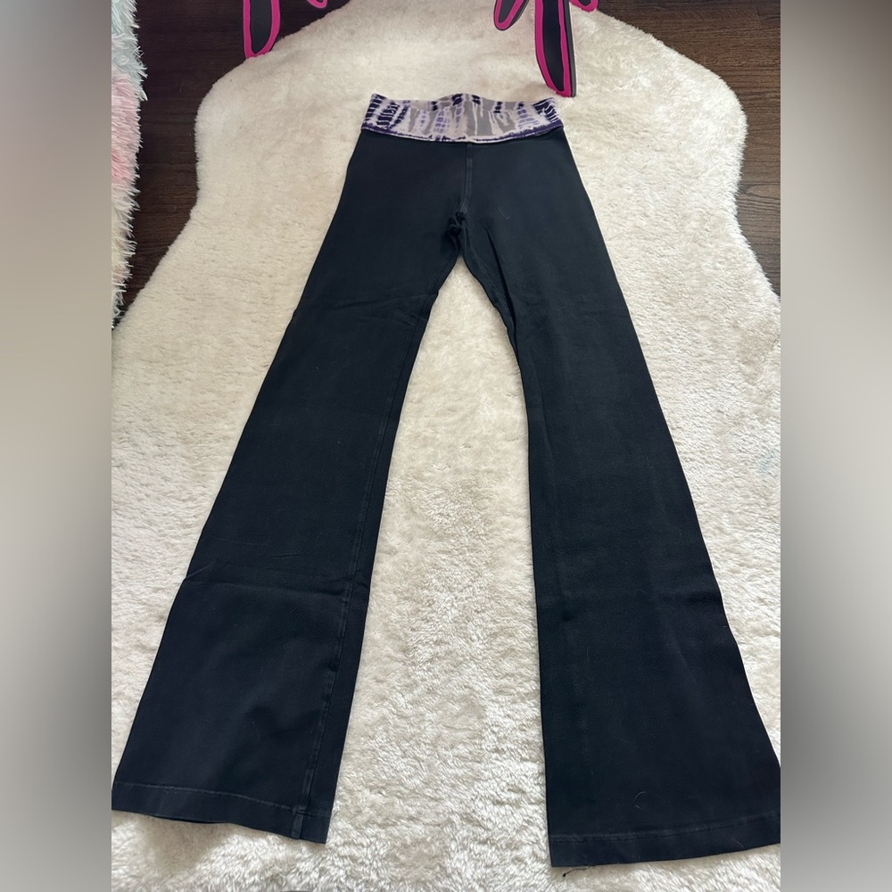 Black Flared Yoga Pants with Patterned Waistband vintage 90s